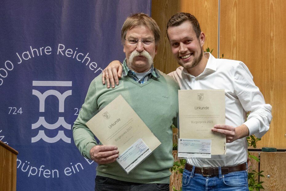 Clemens und Simon Weltin bekommen den Bürgerpreis 2023 verliehen.